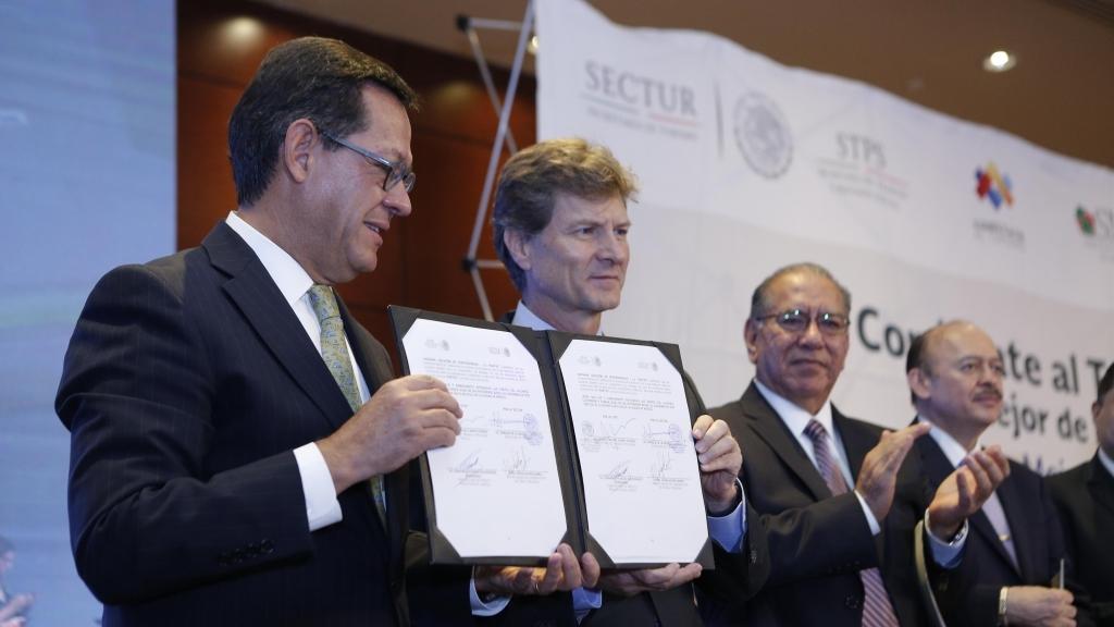 Sectur closes an agreement with the Ministry of Labor and So