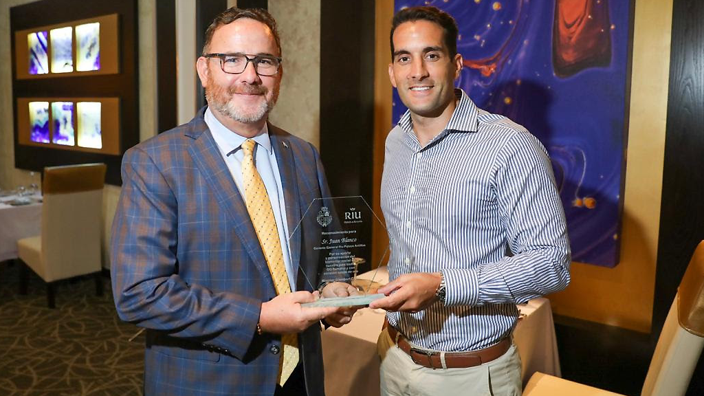 Government of Aruba rewards the good work in Social Responsibility of RIU
