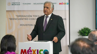 Miguel Torruco meets with investors and leaders of the Mexican-American community in Houston