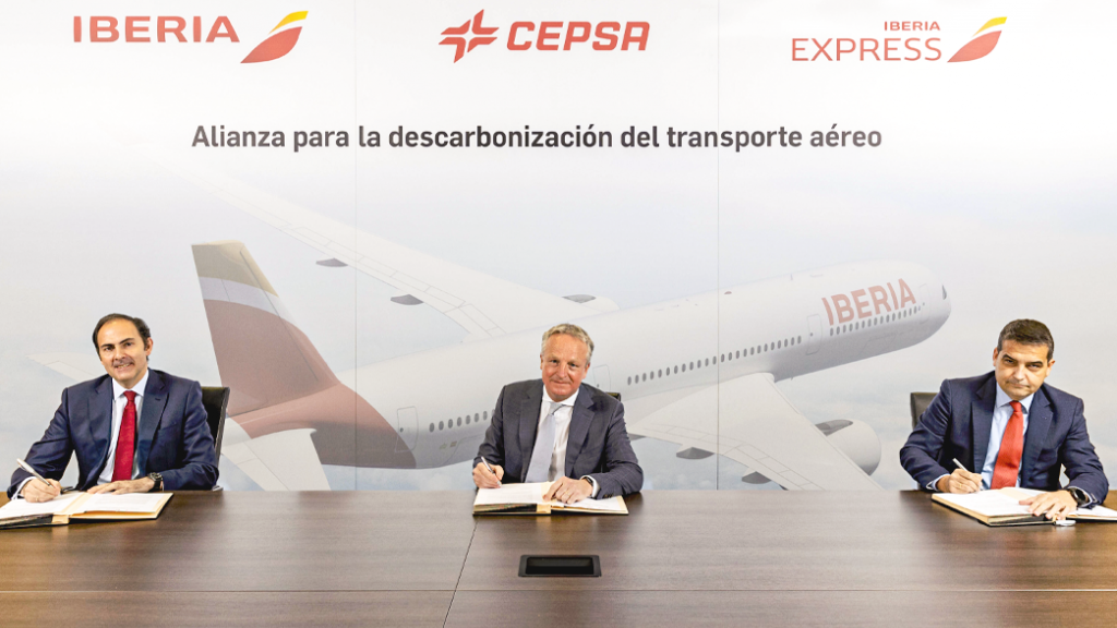 Cepsa and the Iberia Group seal an alliance to decarbonize air transport on a large scale