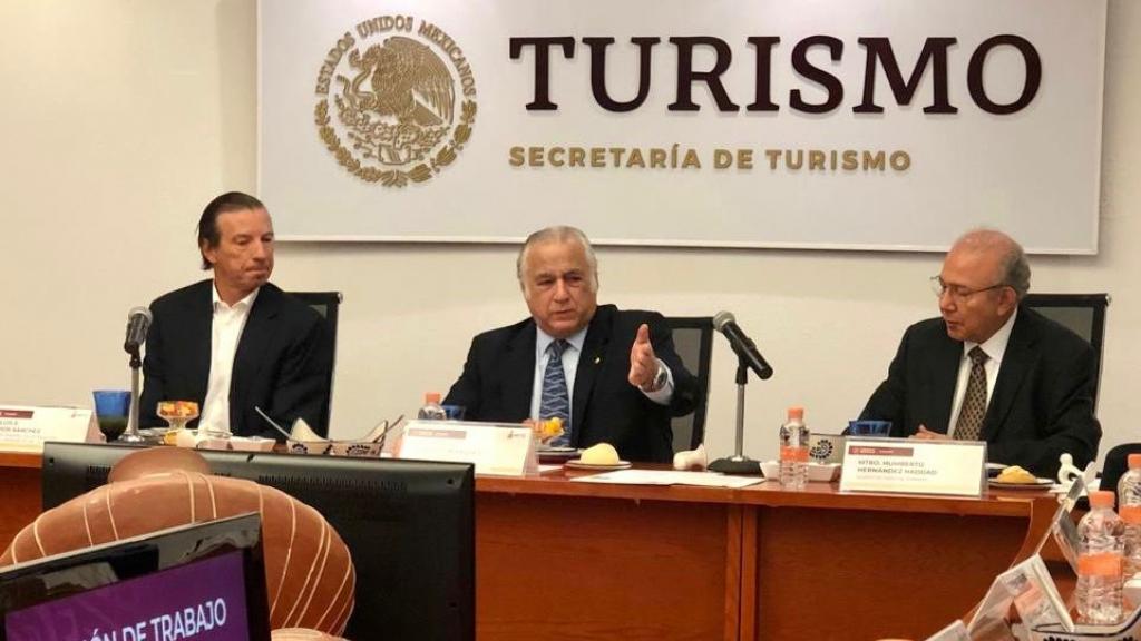 Secretary of Tourism of Mexico meets with hoteliers