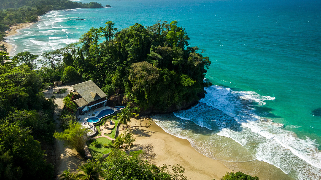 Red Frog Beach Resort, a Panamanian natural paradise
