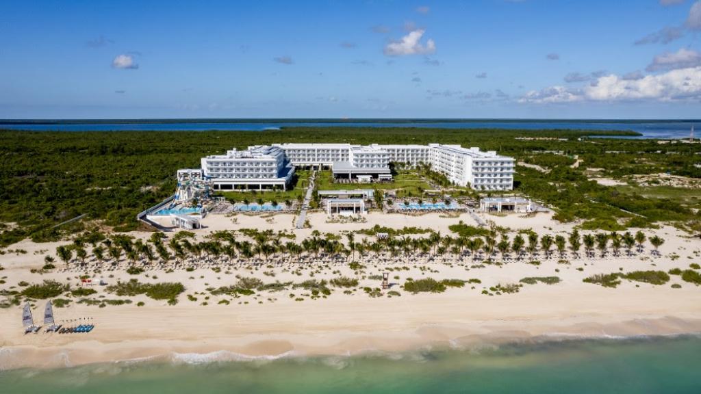 RIU continues to bet on Mexico and opens its third hotel in Costa Mujeres