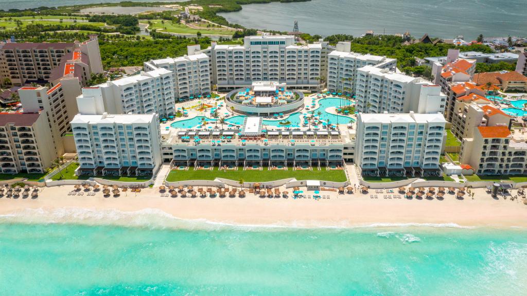 Royal Uno Beachfront Resort, high-level hospitality in the heart of Cancun