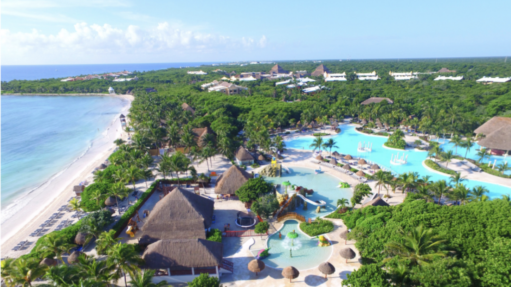 The Grand Palladium Hotels & Resorts in the Riviera Maya celebrates its 20th anniversary
