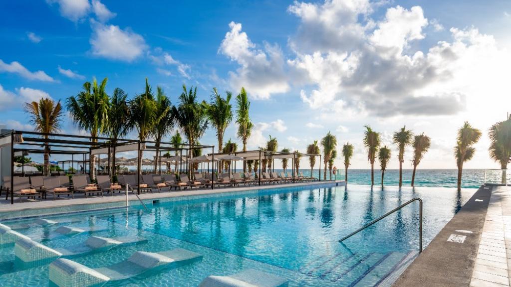 RIU opens its fifth hotel in Cancun